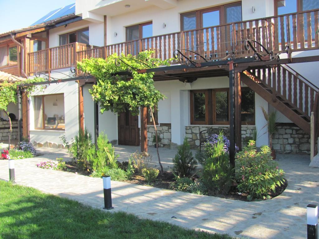 Guest House Villa Elma Nevsha エクステリア 写真